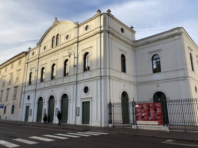 Efficientamento energetico dell'illuminazione di scena al teatro Zandonai
