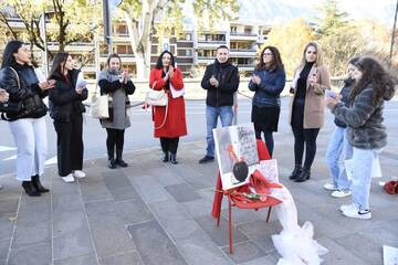 L’Associazione Albanese Beselidhja in piazzale Santa Maria contro la violenza sulle donne