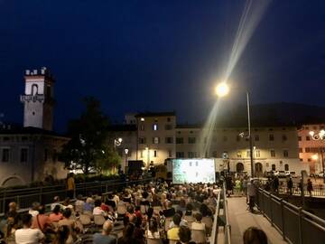 71% - Visioni sull’Acqua: riparte la rassegna cinematografica all’aperto a energia solare