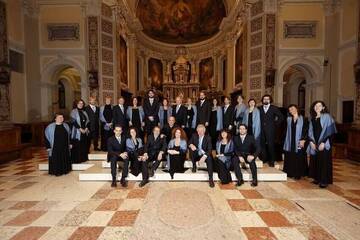 Dieci cori per animare le piazze e i giardini della città