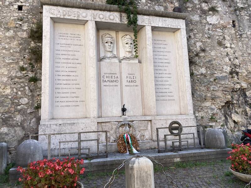 Monumento Fabio Filzi e Damiano Chiesa