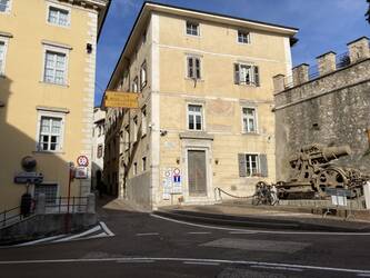 palazzo Comoro e cannone 