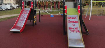 Ripuliti gli scivoli al Parco del Brione